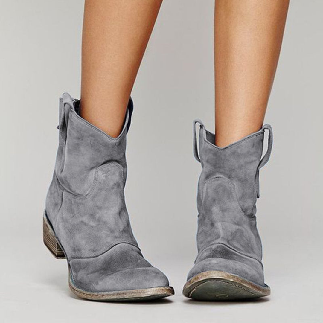 Esther | botines camperos con tacón ancho y tiradores