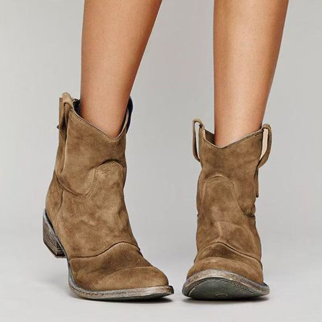 Esther | botines camperos con tacón ancho y tiradores