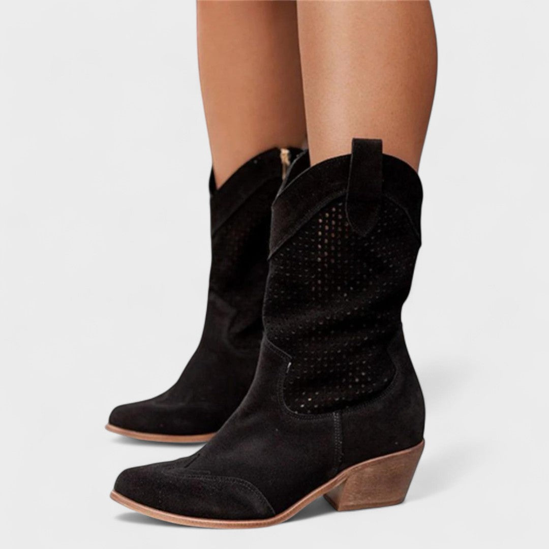 Cristina | botas camperas de media caña con perforaciones