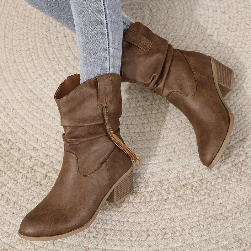 Susana | botines camperos con borla y tacón ancho