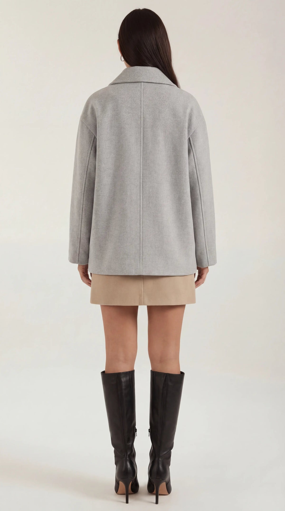 Rosa | abrigo oversized con botón asimétrico y bolsillos
