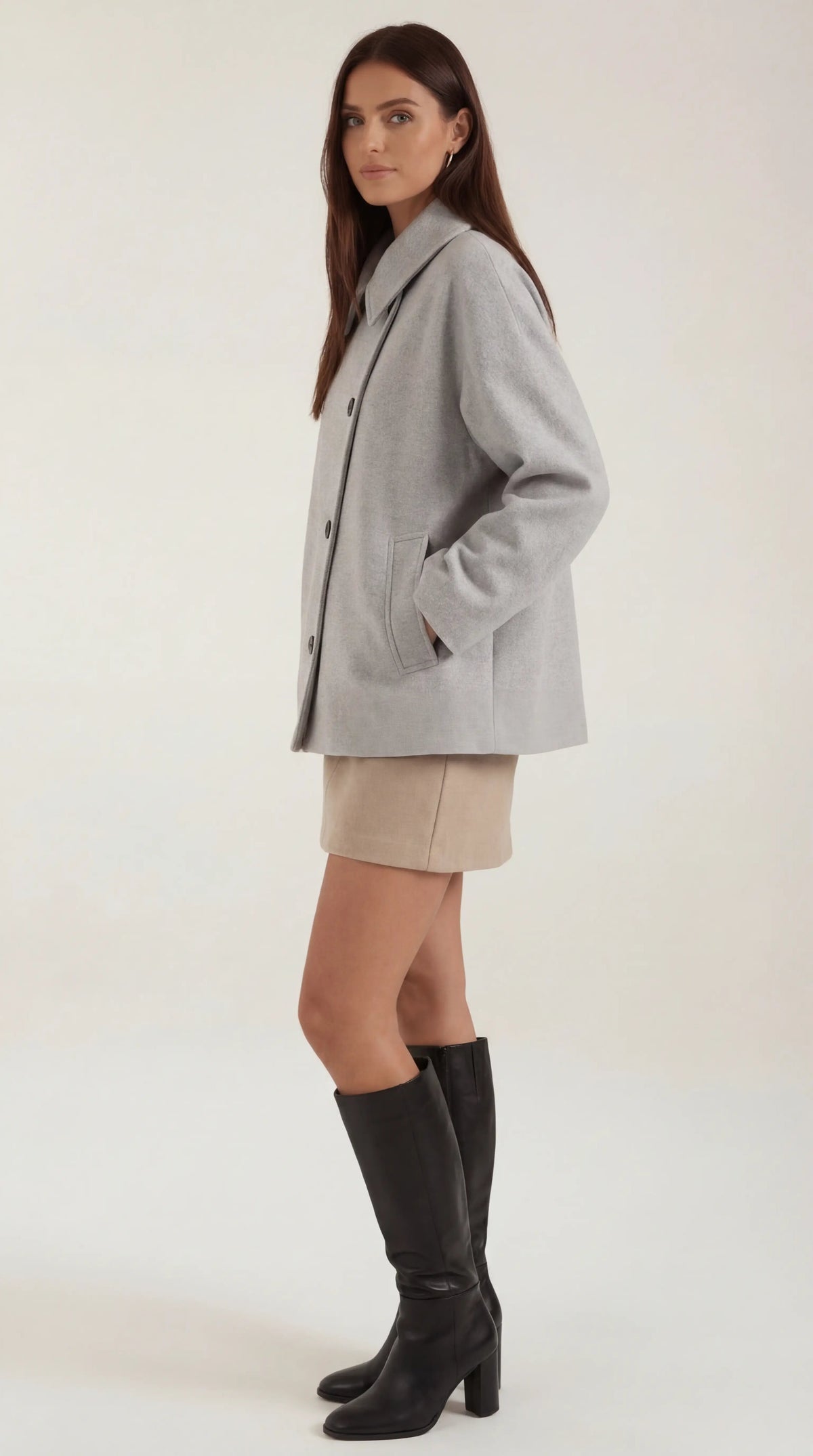 Rosa | abrigo oversized con botón asimétrico y bolsillos
