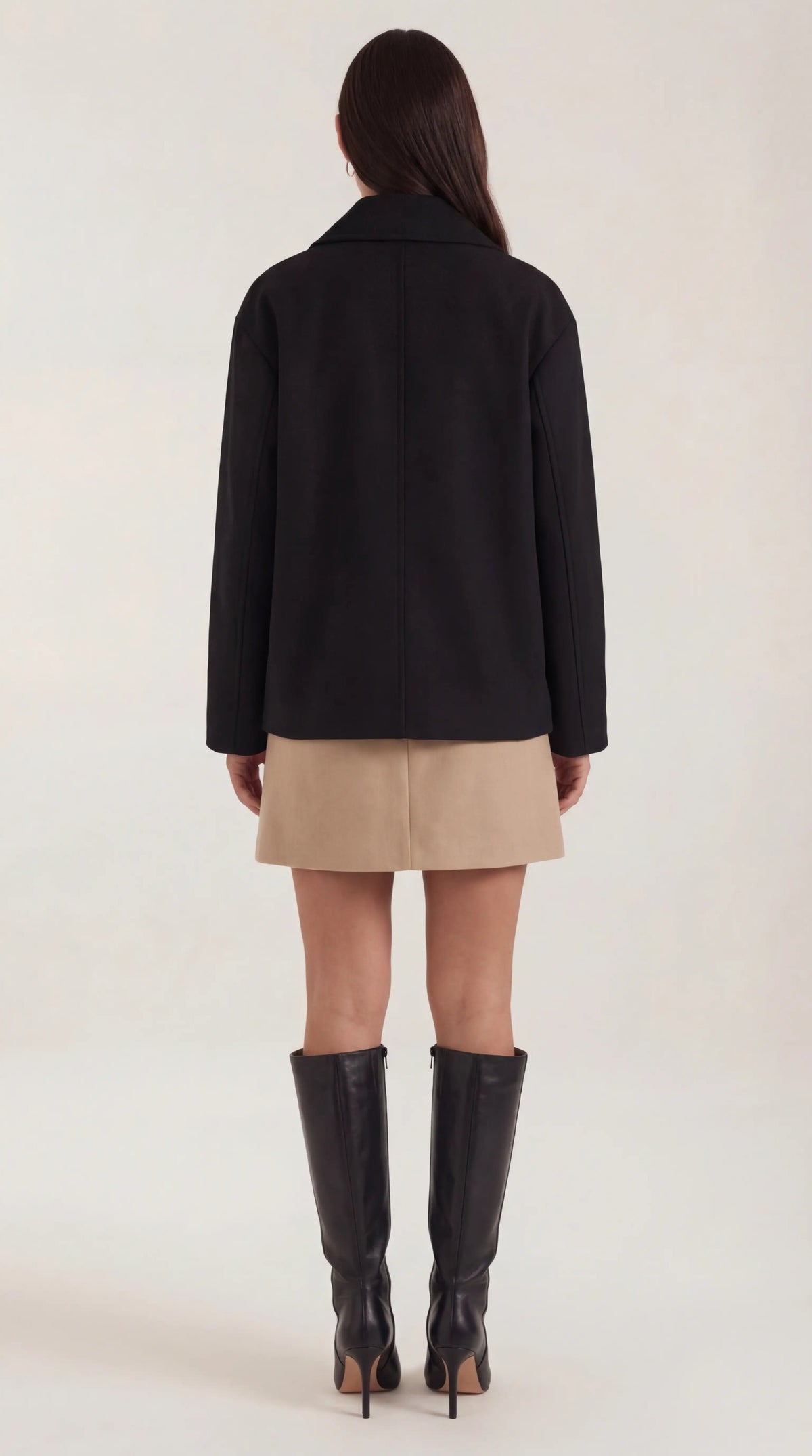 Rosa | abrigo oversized con botón asimétrico y bolsillos