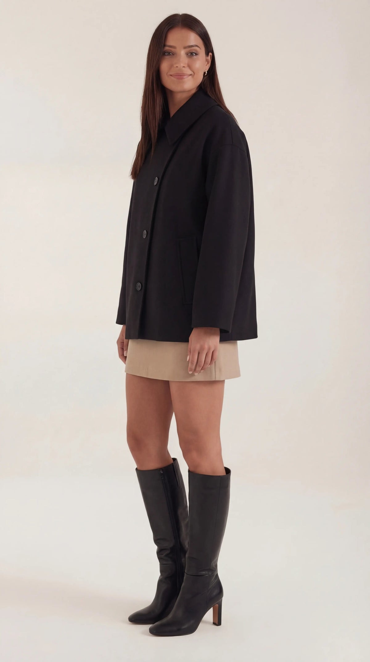 Rosa | abrigo oversized con botón asimétrico y bolsillos